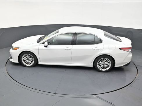 Used 2018 Toyota Camry XLE FWD image 13