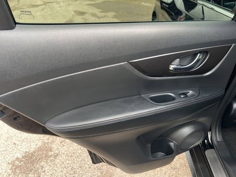 Used 2020 Nissan Rogue SV AWD/4WD image 10