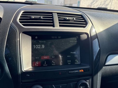 Used 2017 Ford Explorer XLT w/ Equipment Group 202A image 13