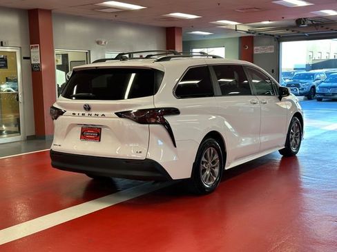 Certified 2025 Toyota Sienna LE w/ LE Plus Package AWD/4WD image 4