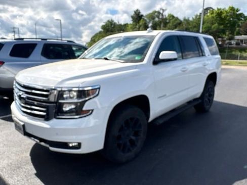Used 2019 Chevrolet Tahoe LT w/ Luxury Package AWD/4WD image 3