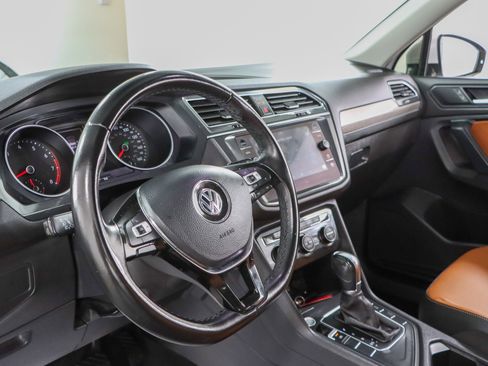 Used 2019 Volkswagen Tiguan SE w/ Panoramic Sunroof Package image 23