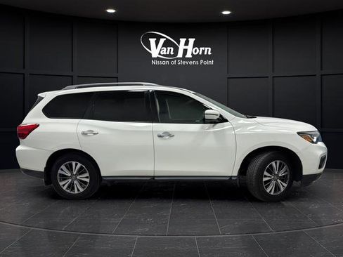 Used 2020 Nissan Pathfinder S image 2