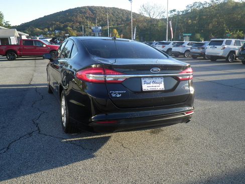 Used 2017 Ford Fusion SE image 5