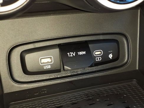 Used 2025 Hyundai Venue Limited image 15