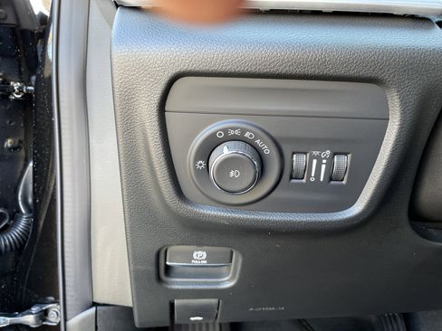 New 2025 Jeep Grand Cherokee Limited w/ Luxury Tech Group II image 21