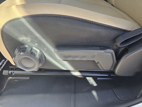 Used 2018 Jeep Wrangler Unlimited Sahara w/ Cold Weather Group image 16