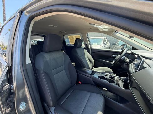 Used 2025 Nissan Rogue SV FWD image 38
