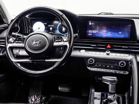 Used 2021 Hyundai Elantra Limited FWD image 16