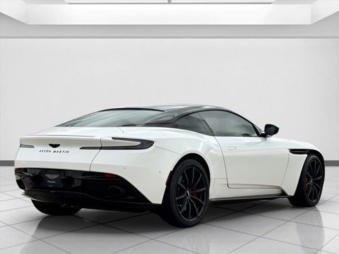 Used 2022 Aston Martin DB11 Coupe image 10