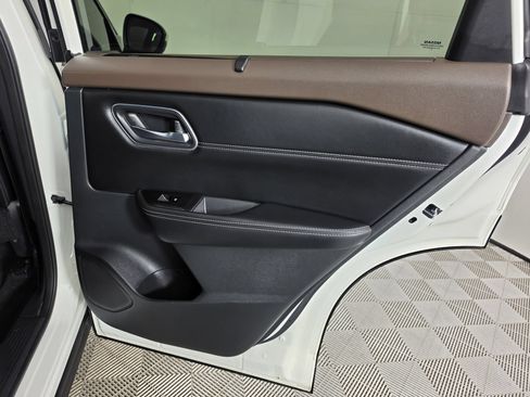 Used 2021 Nissan Rogue SV w/ Premium Package FWD image 45
