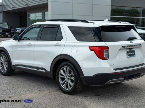 Used 2023 Ford Explorer XLT w/ Equipment Group 202A RWD image 9