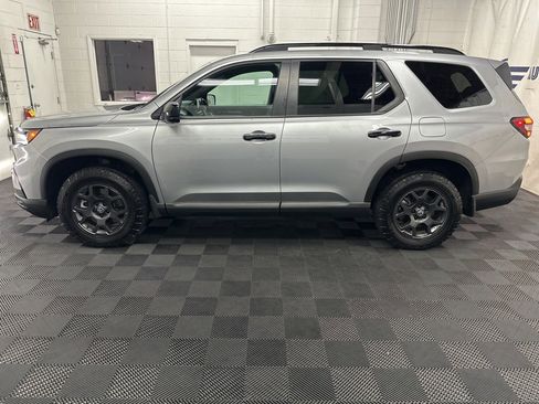 Used 2025 Honda Pilot TrailSport image 6