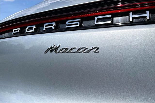 Used 2026 Porsche Macan AWD/4WD image 23