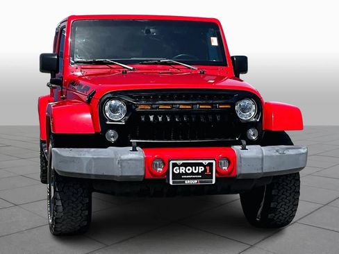 Used 2017 Jeep Wrangler Unlimited Sahara w/ Connectivity Group AWD/4WD image 4