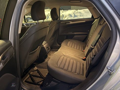 Used 2019 Ford Fusion SE image 14