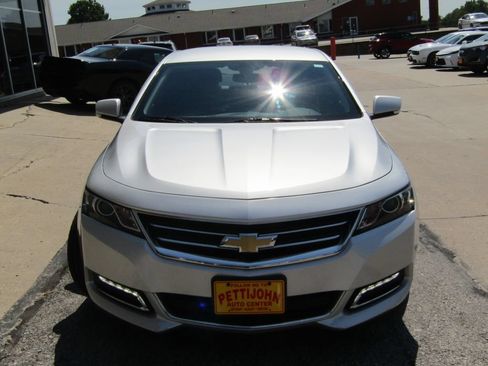 Used 2019 Chevrolet Impala LT FWD image 13