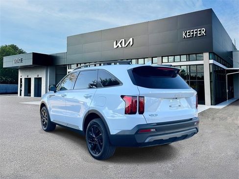 Certified 2023 Kia Sorento S image 6