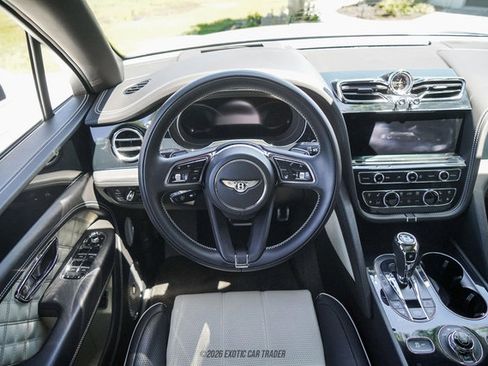 Used 2021 Bentley Bentayga AWD/4WD image 39