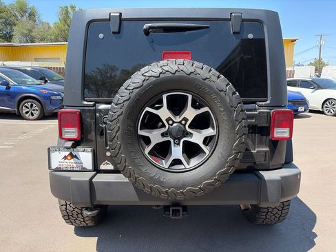 Used 2015 Jeep Wrangler Unlimited Rubicon w/ Connectivity Group AWD/4WD image 6