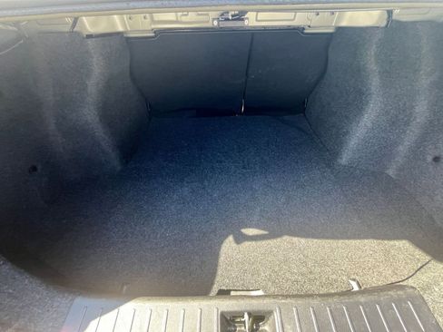 Used 2025 Nissan Versa SV FWD image 31