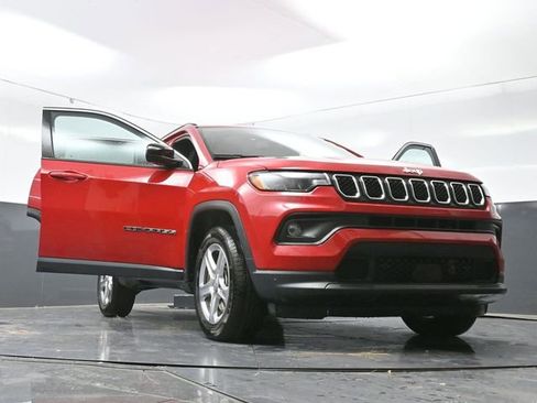 Used 2024 Jeep Compass Latitude image 73