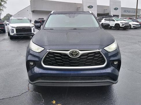 Used 2023 Toyota Highlander XLE FWD image 9
