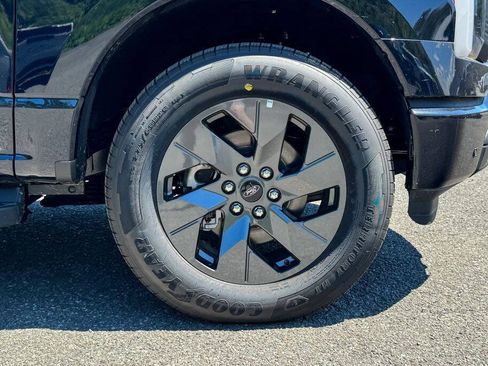 New 2025 Ford F150 Lightning Flash AWD/4WD image 9