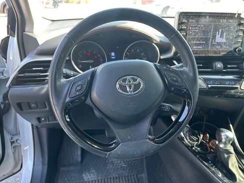 Used 2022 Toyota C-HR XLE image 16