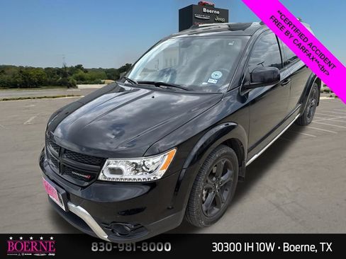 Used 2019 Dodge Journey Crossroad w/ Nav & Sun Group FWD image 4