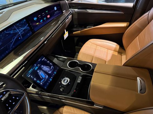 New 2026 Cadillac Escalade Luxury w/ Touring Package image 39