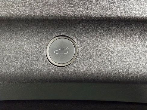 Used 2024 Tesla Model Y Long Range AWD/4WD image 28