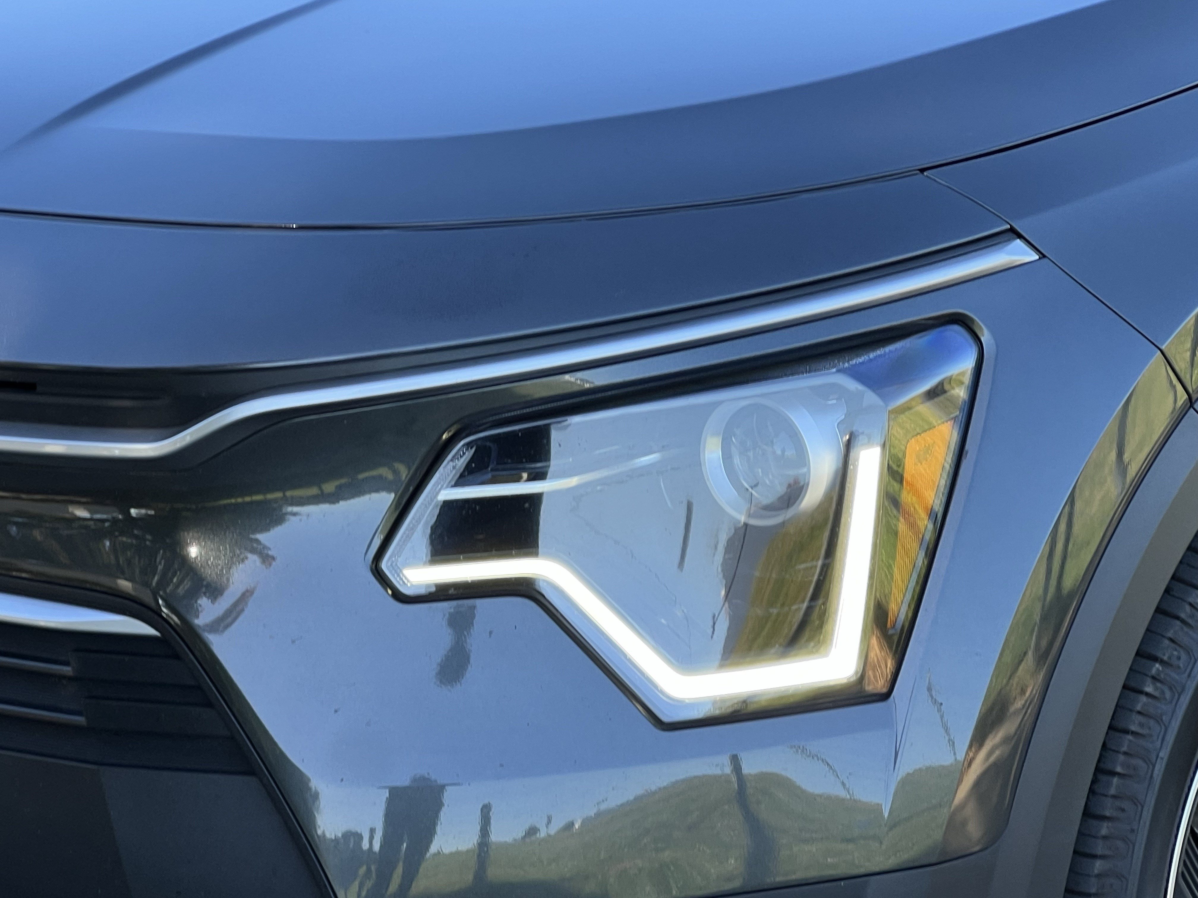 Used 2025 Kia Niro EX FWD image 7