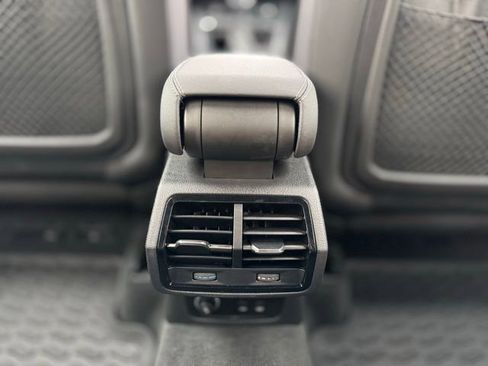 Certified 2025 Audi Q3 2.0T Premium image 21