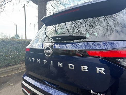 Certified 2022 Nissan Pathfinder SV w/ SV Premium Package image 14