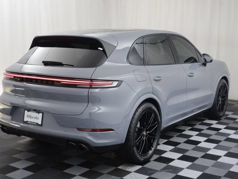 Used 2025 Porsche Cayenne AWD/4WD image 20