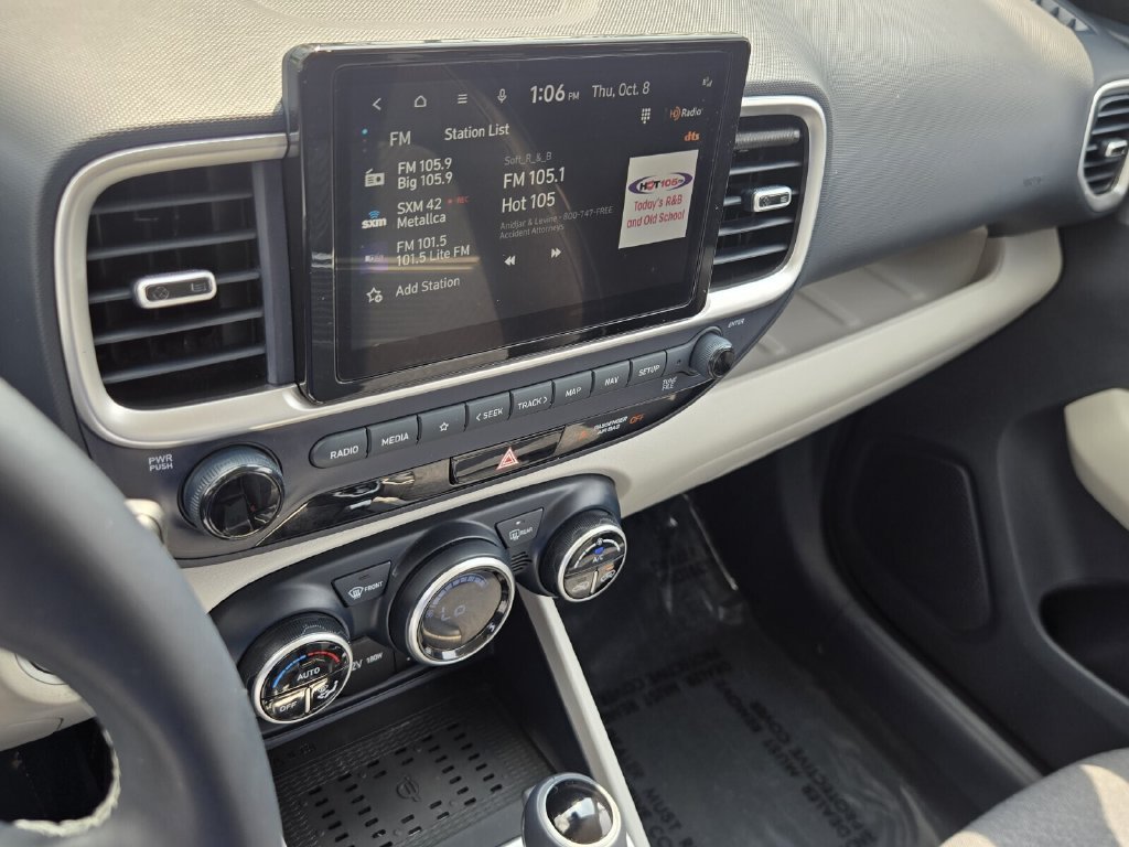 Used 2023 Hyundai Venue Limited FWD image 20