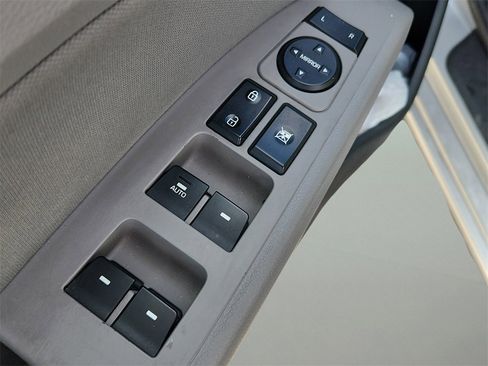 Used 2020 Hyundai Elantra Value Edition image 15