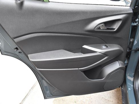 Used 2026 Chevrolet Trax LS w/ LS Convenience Package FWD image 19