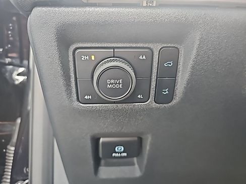 Used 2025 Ford Expedition Active image 24