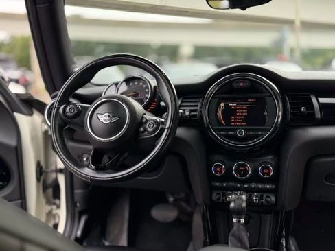 Used 2017 MINI Cooper 2-Door Hardtop image 19