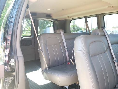 Used 2015 GMC Savana 2500 LS image 15