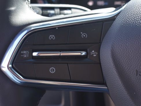 Used 2025 Chevrolet Suburban Z71 image 22