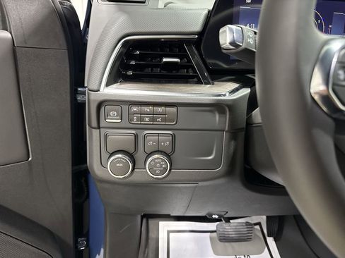 New 2026 Chevrolet Suburban Premier image 18