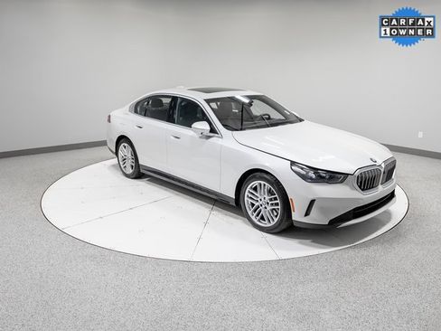 Used 2025 BMW 530i xDrive w/ Premium Package image 30