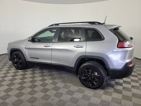 Used 2021 Jeep Cherokee Latitude Plus FWD image 3