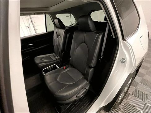 Used 2024 Toyota Grand Highlander AWD image 25