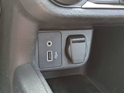 Used 2022 Nissan Versa SV w/ Trunk Package FWD image 20