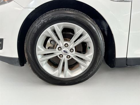 Used 2017 Ford Taurus SEL FWD image 27