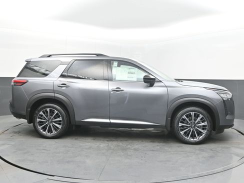 New 2026 Nissan Pathfinder Platinum FWD image 8